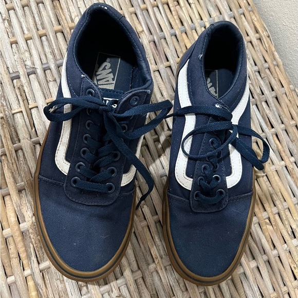 Vans Blue and White Sneakers Classic Skate Style, Gum Soul, men’s size 7, EUC - Picture 2 of 7